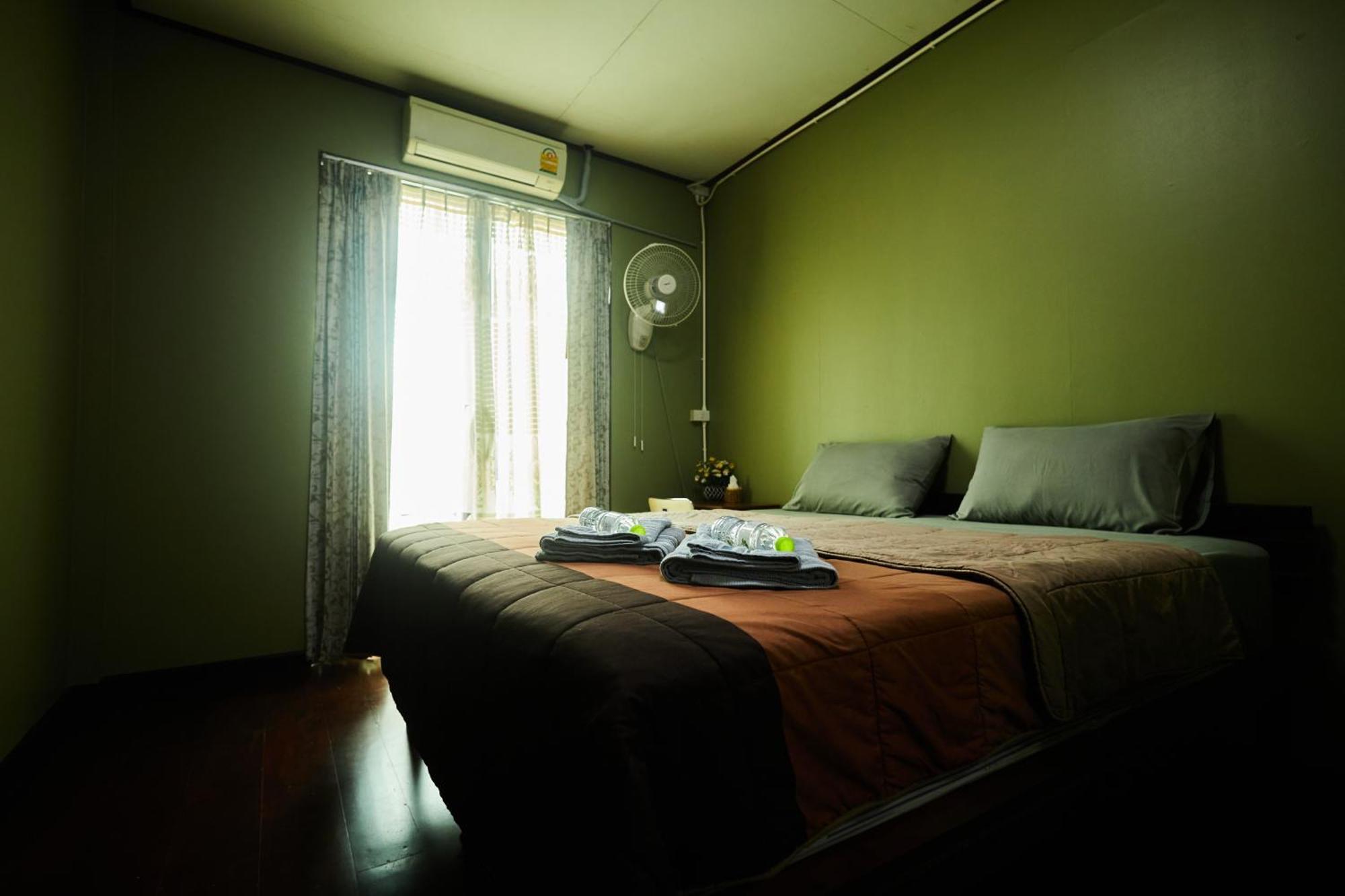 Chommuang Guest House Ayutthaya Rom bilde