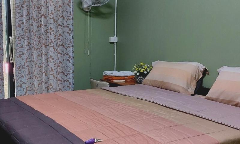 Chommuang Guest House Ayutthaya Rom bilde